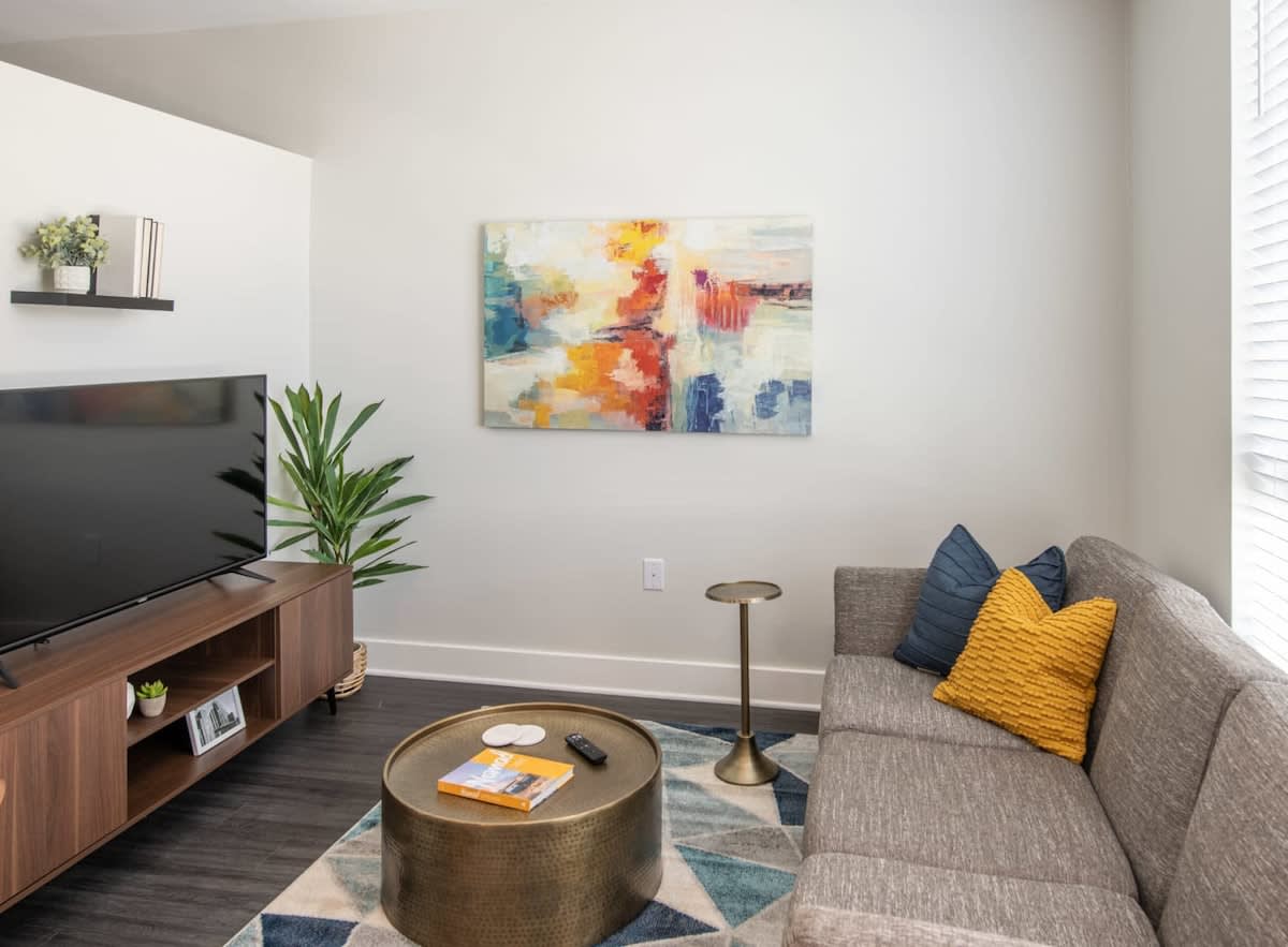 CozySuites: Downtown Cincinnati's Premier 1BR