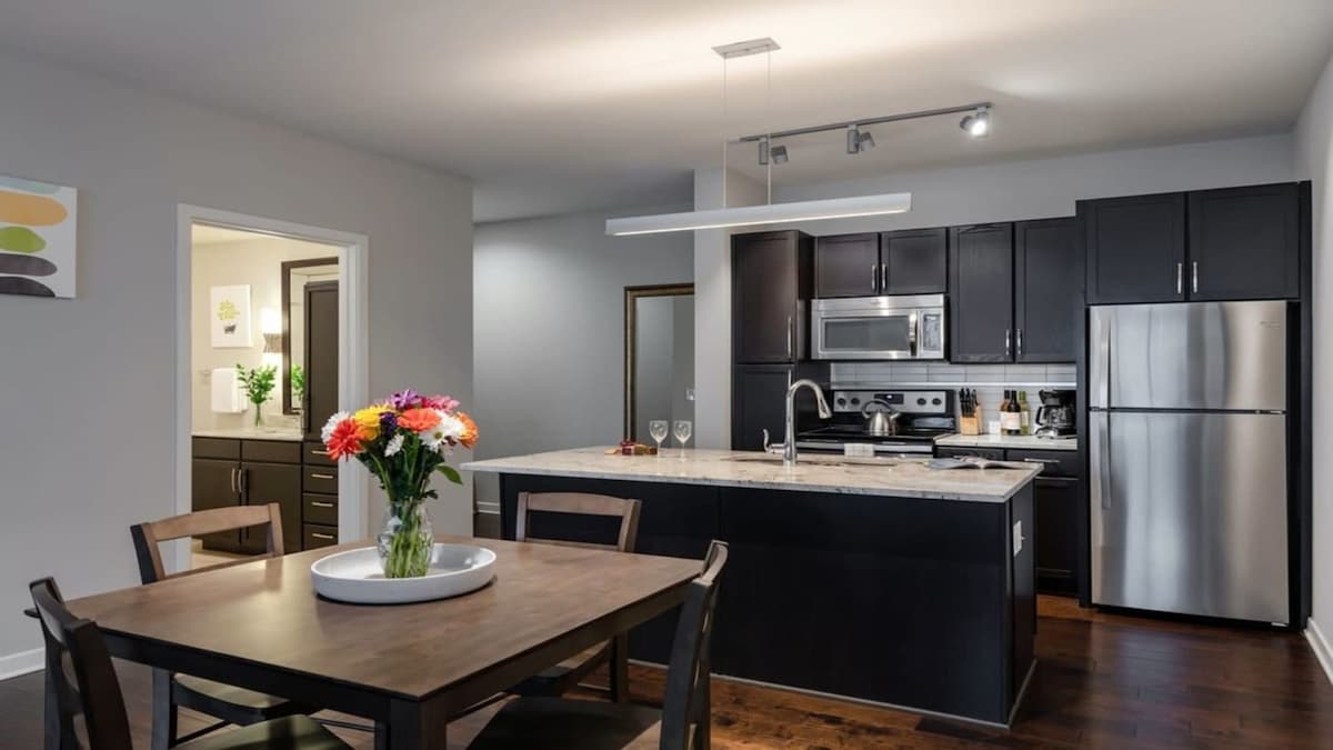 Downtown Dallas CozySuites w/ gym #1