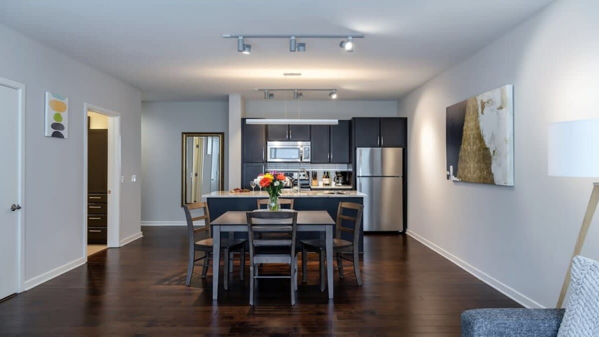 Downtown Dallas CozySuites w/ gym #1