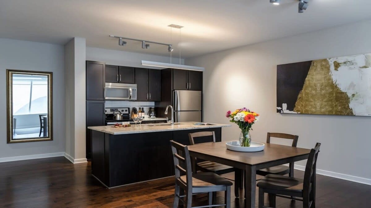 Downtown Dallas CozySuites w/ gym #5