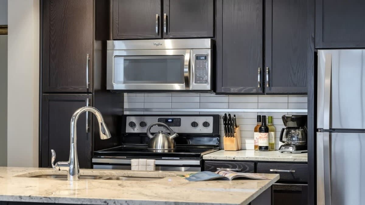 Downtown Dallas CozySuites w/ gym #5