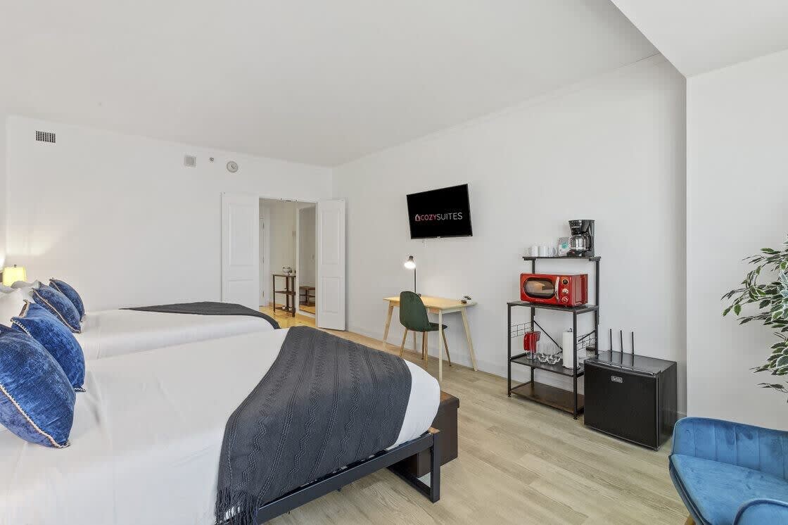 Beachfront Double Queen| CozySuites 37
