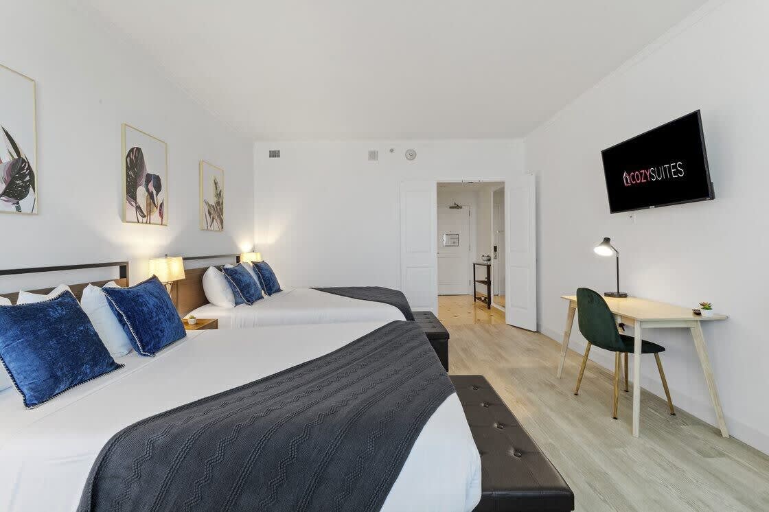 Beachfront Double Queen| CozySuites 37