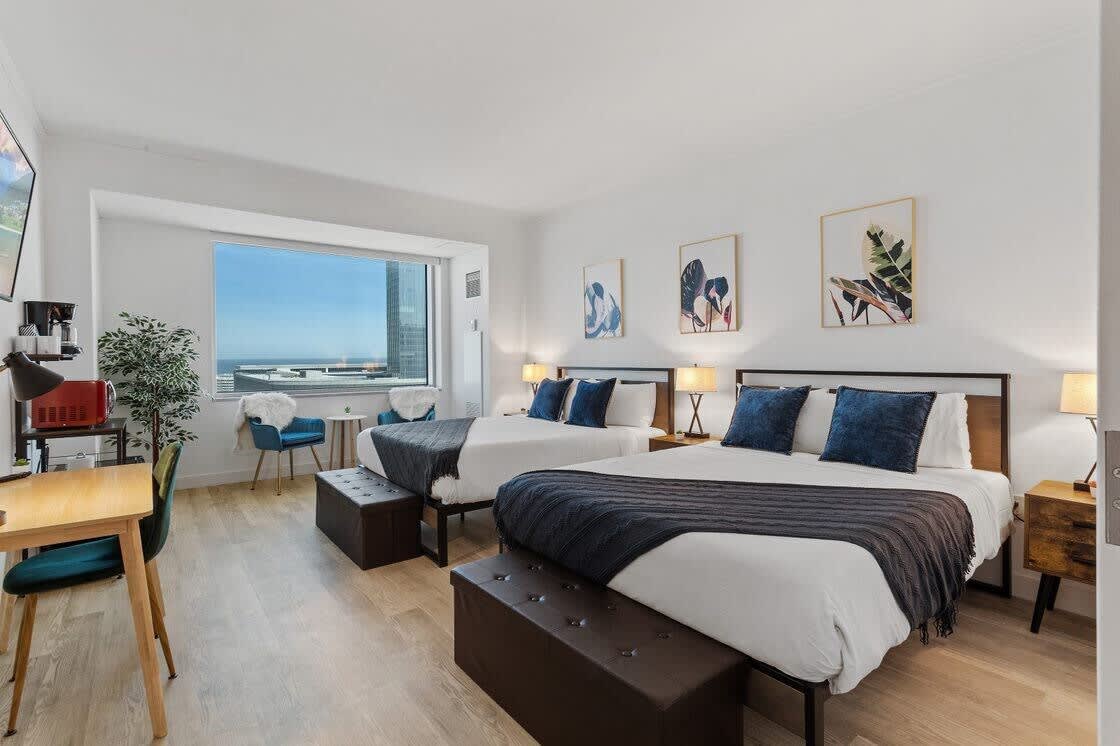 Beachfront Double Queen| CozySuites 37