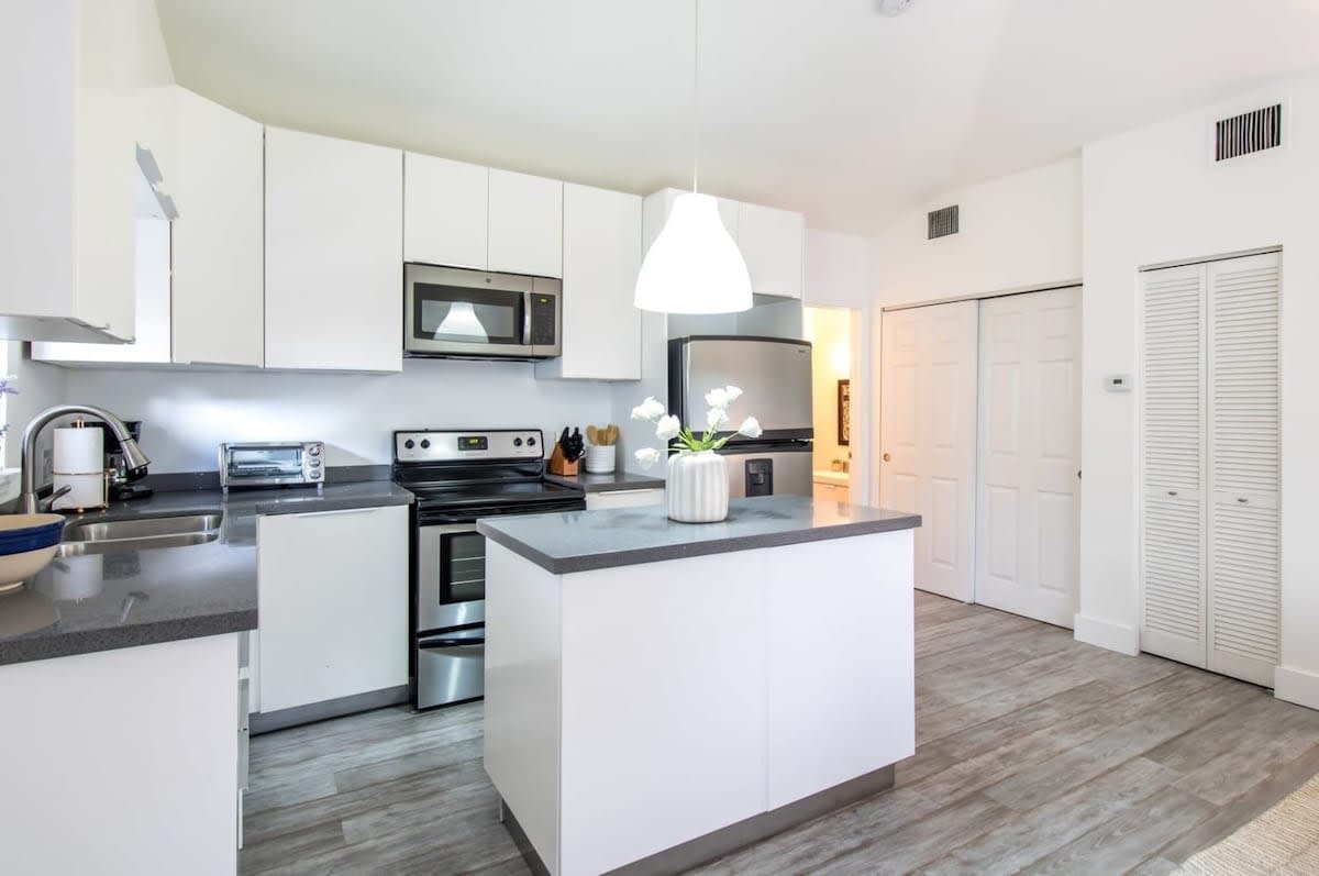Roami at Downtown Retreat |Near South Beach w/Pool