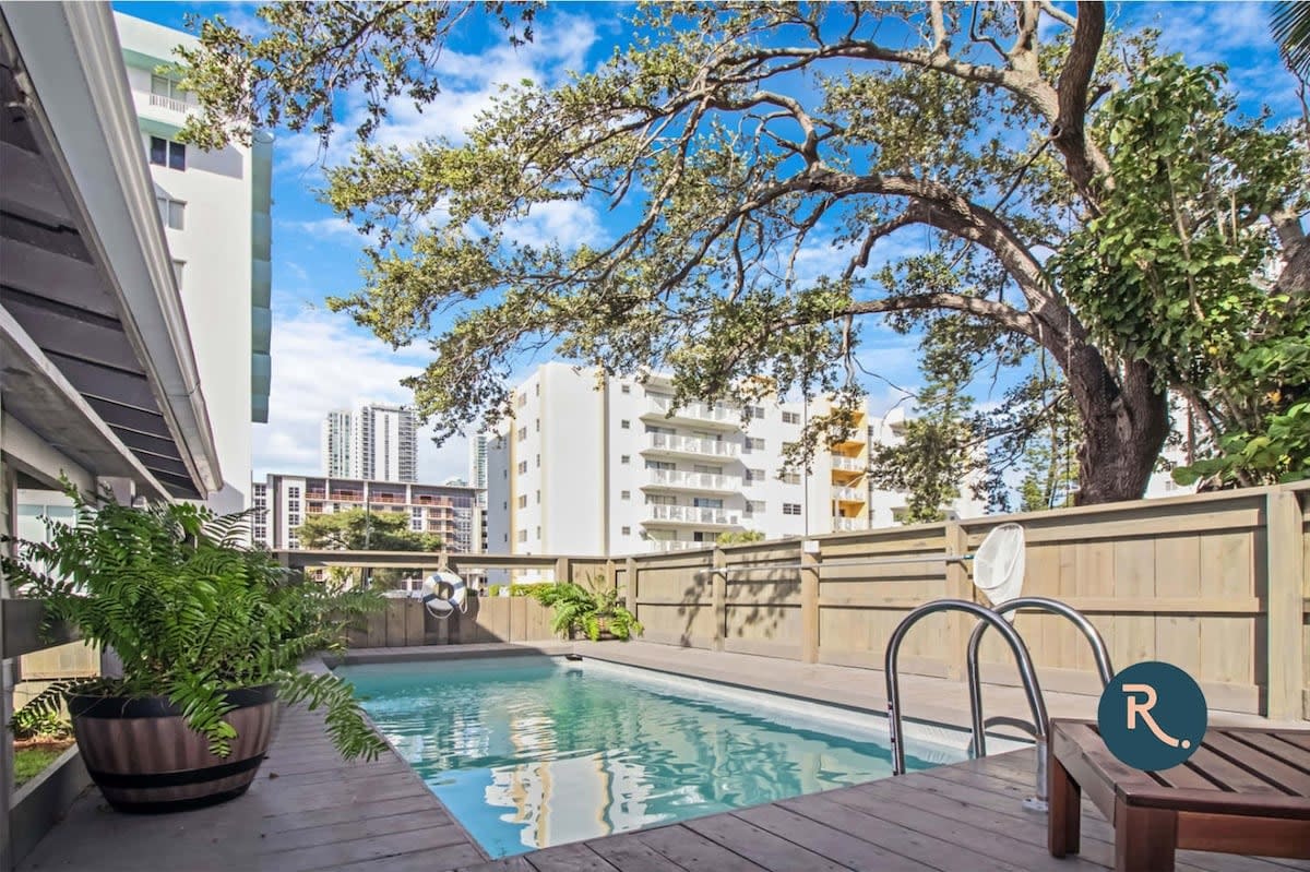 Roami at Downtown Retreat |Near South Beach w/Pool