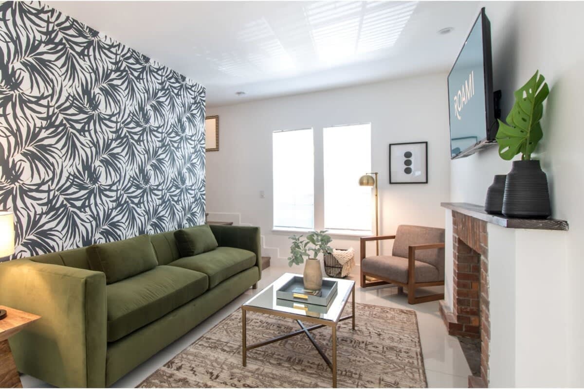Roami at Downtown Retreat |Near South Beach w/Pool