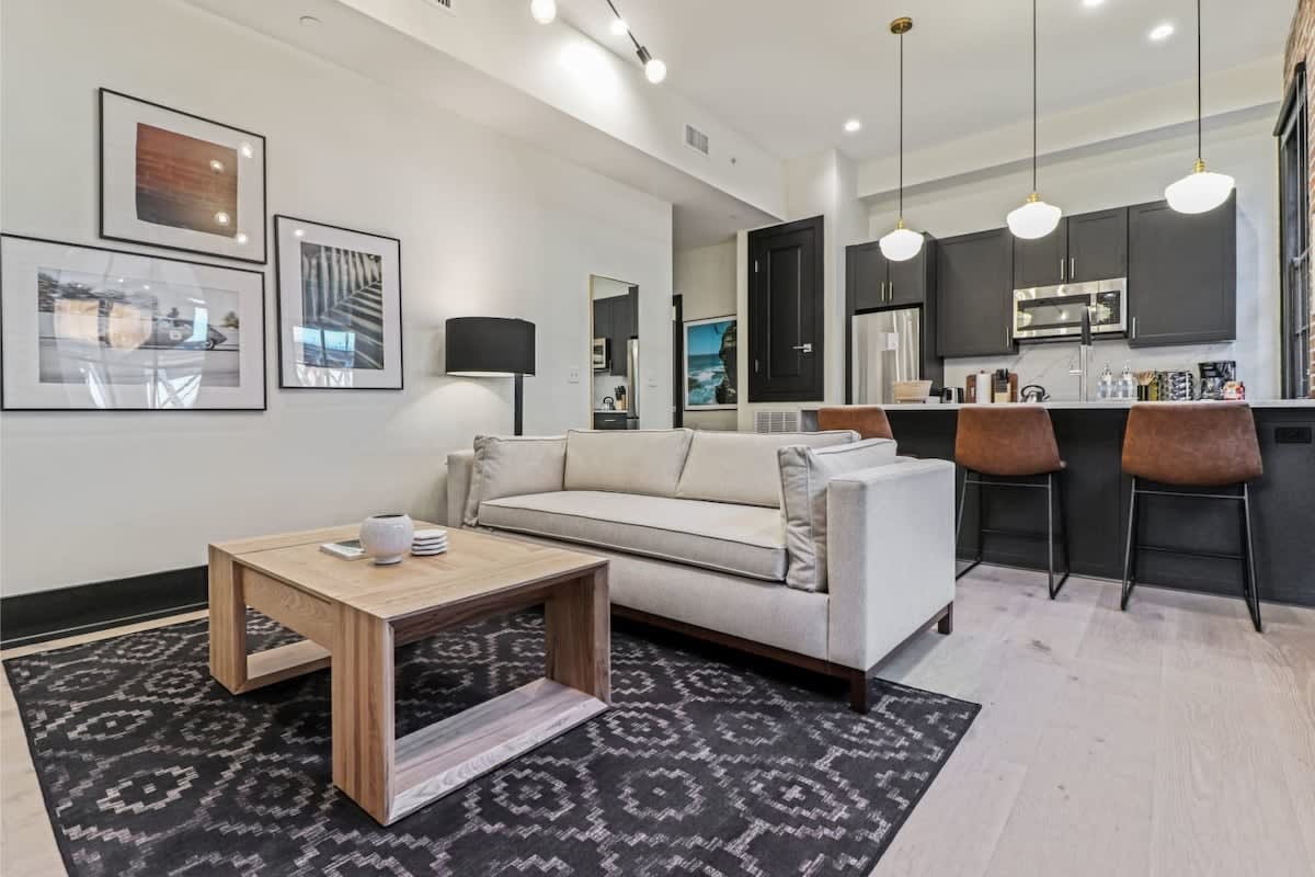 Roami at The Lola | Convention Center | 1 Bedroom