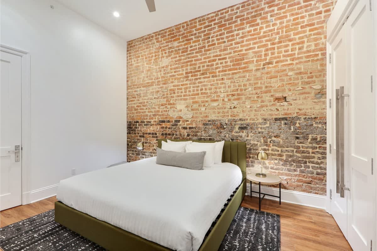 Roami at Factors Row | Near Bourbon St. |2 Bedroom