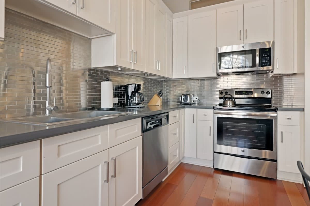 Roami at Factors Row | Near Superdome | 2 Bedroom