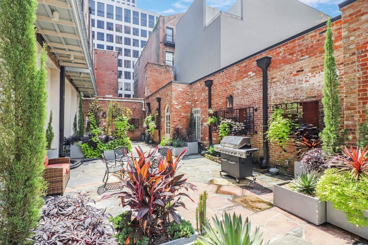 Roami at Factors Row | Near Superdome | 2 Bedroom