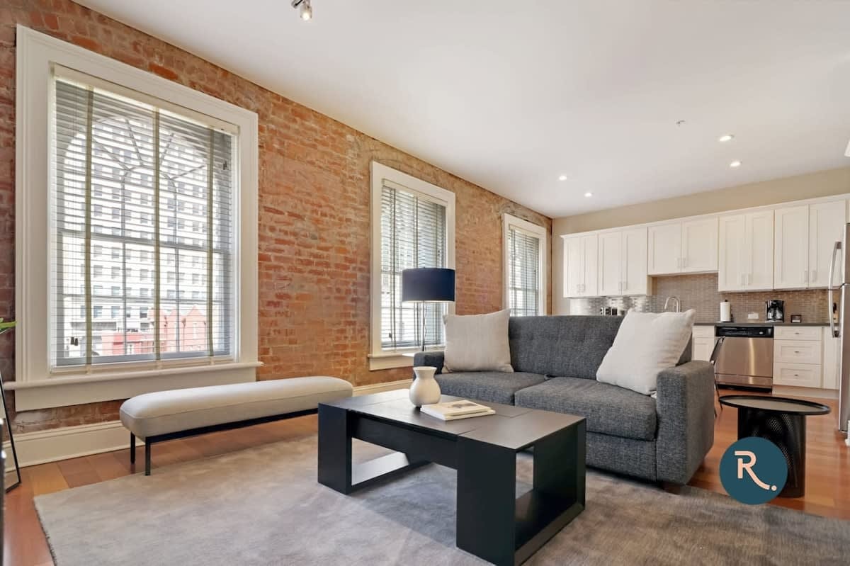 Roami at Factors Row | Near Superdome | 2 Bedroom