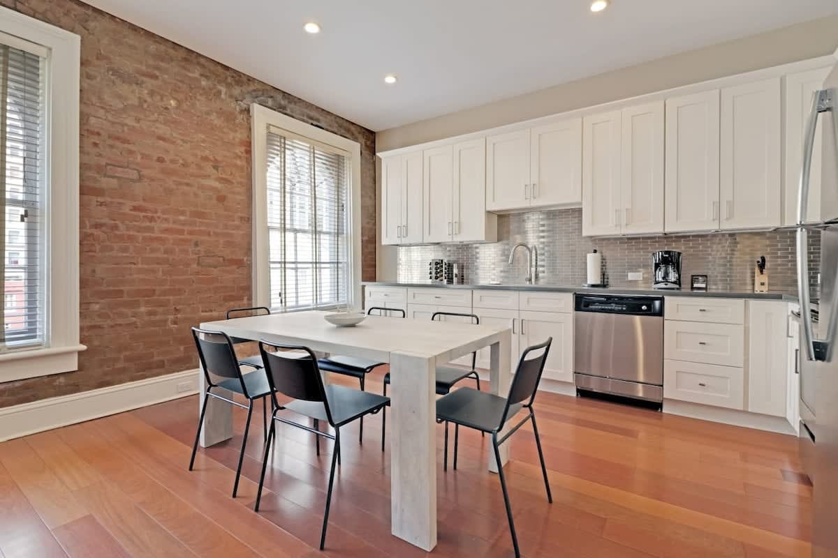 Roami at Factors Row | Near Superdome | 2 Bedroom