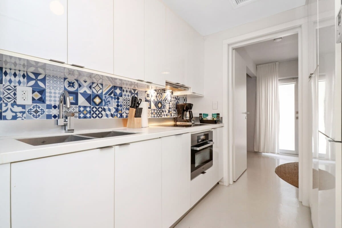 Roami at 250 Collins | Pool | Next to Beach |1 Bed