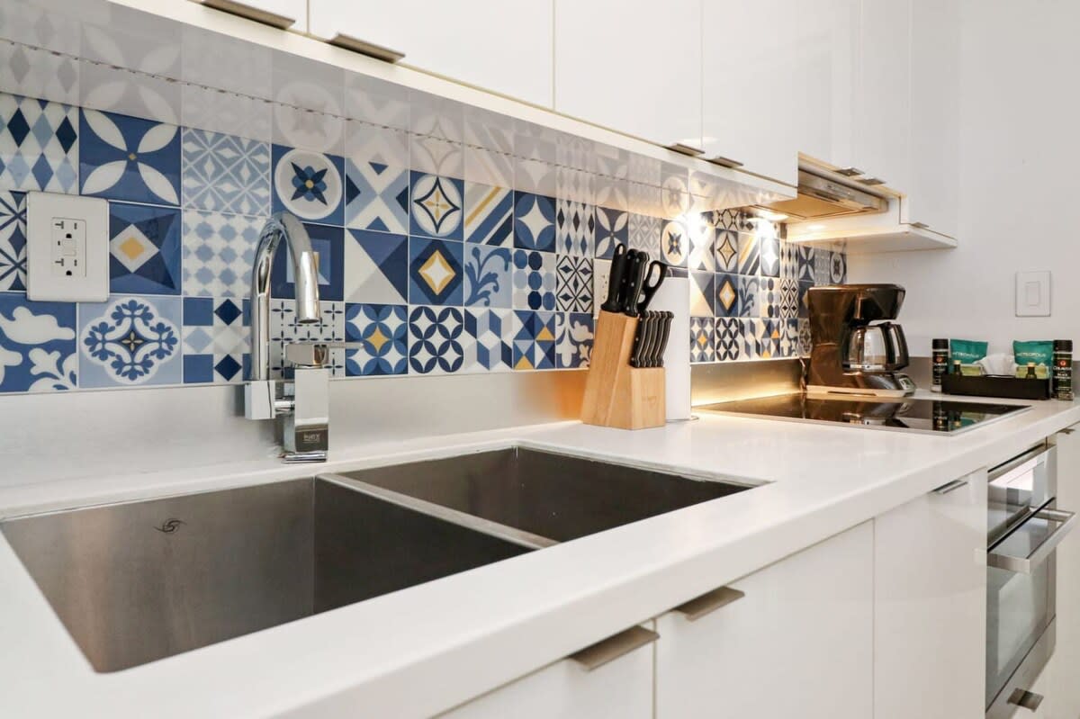 Roami at 250 Collins | Pool | Next to Beach |1 Bed
