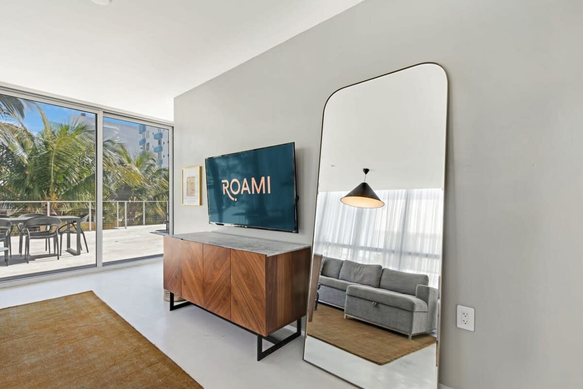 Roami at 250 Collins | Rooftop Pool | Next to Beach