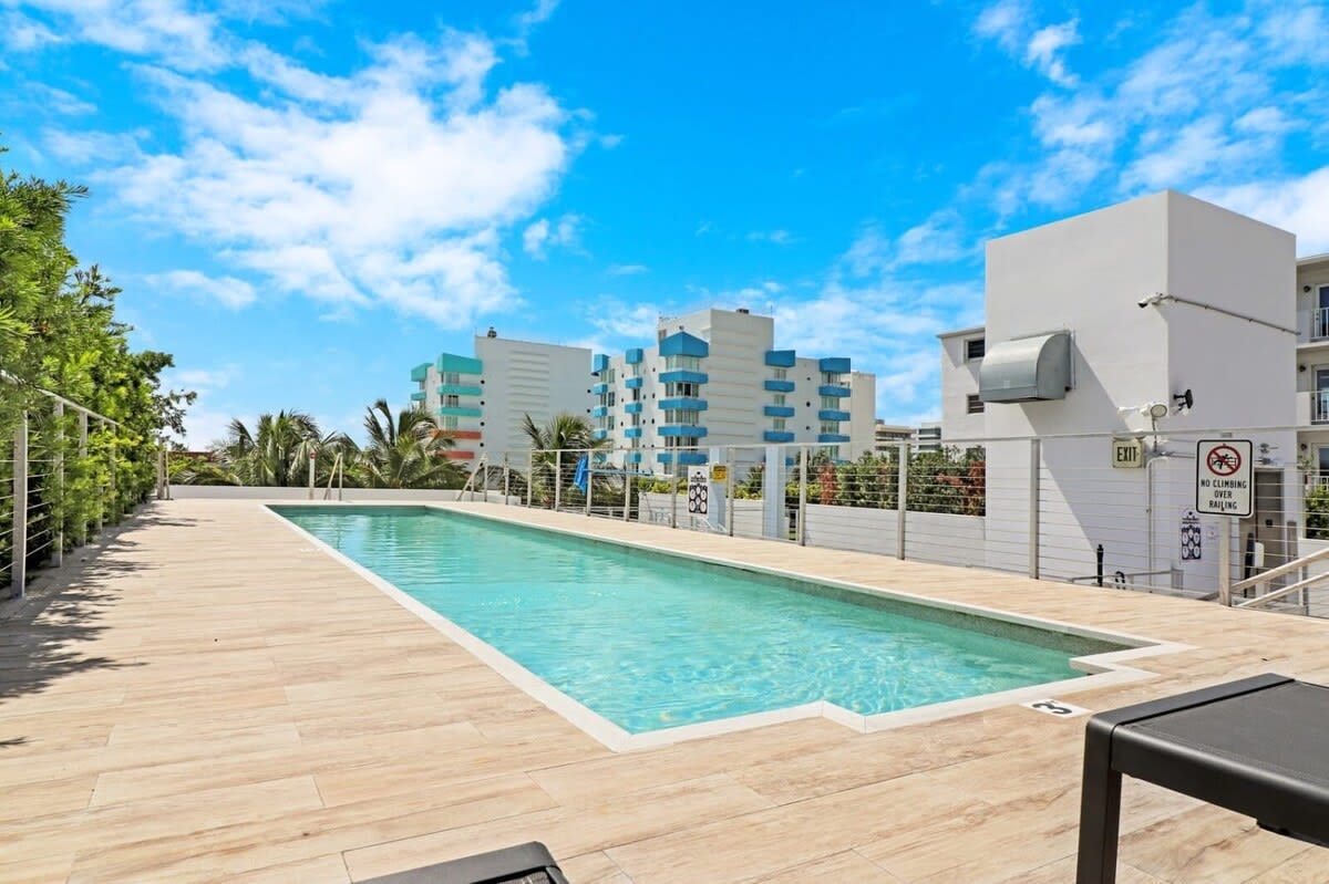 Roami at 250 Collins | Rooftop Pool | 3 Bedroom