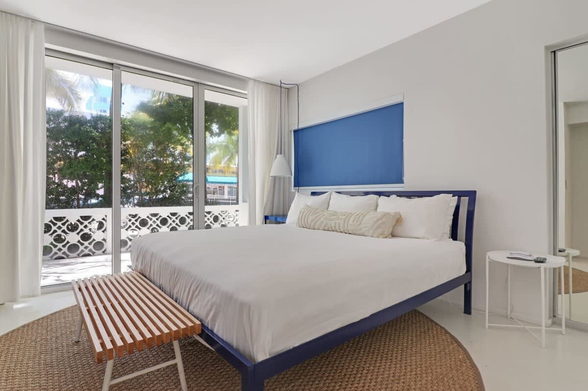 Roami at 250 Collins | Rooftop Pool | 3 Bedroom