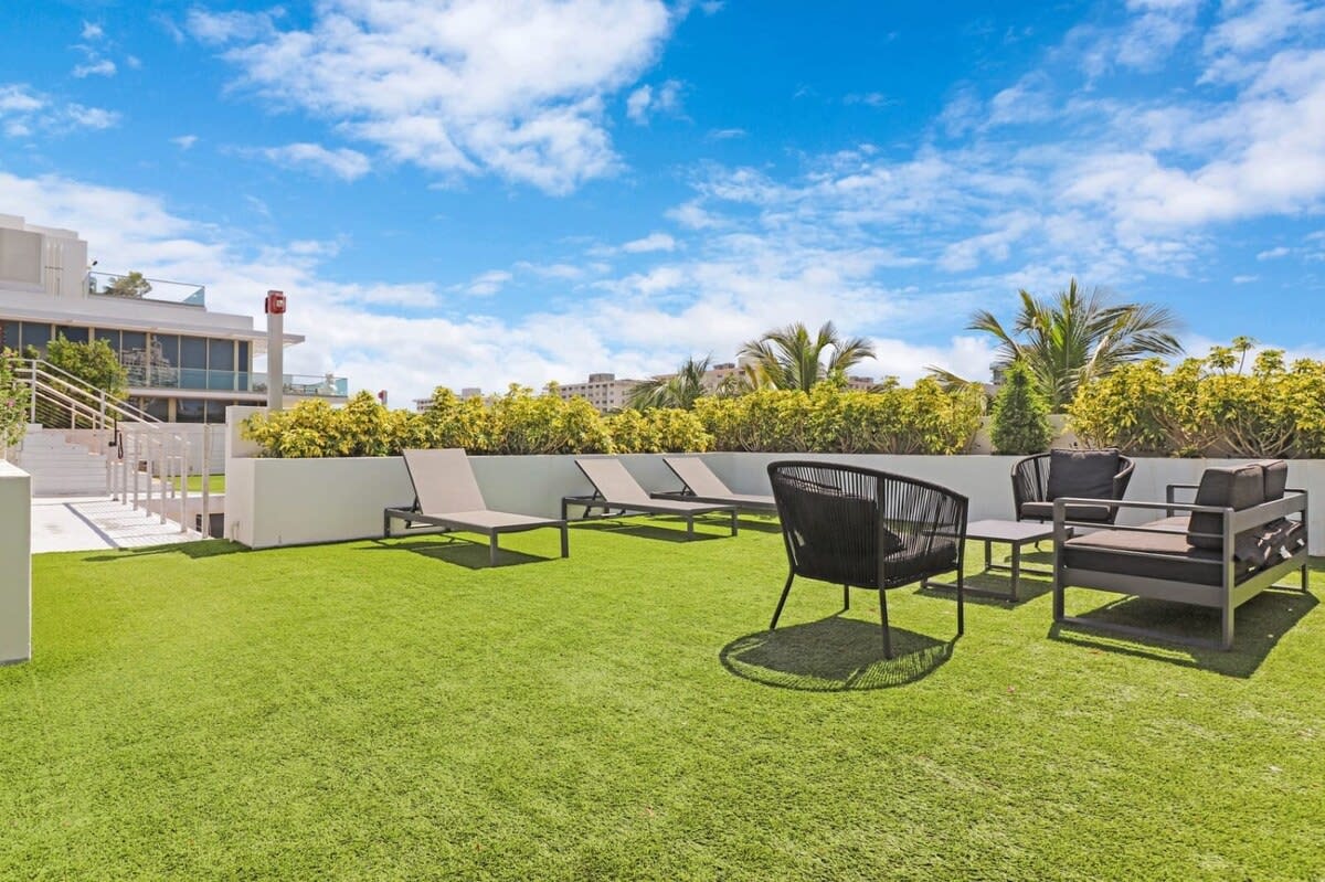 Roami at 250 Collins | Rooftop Pool | 3 Bedroom
