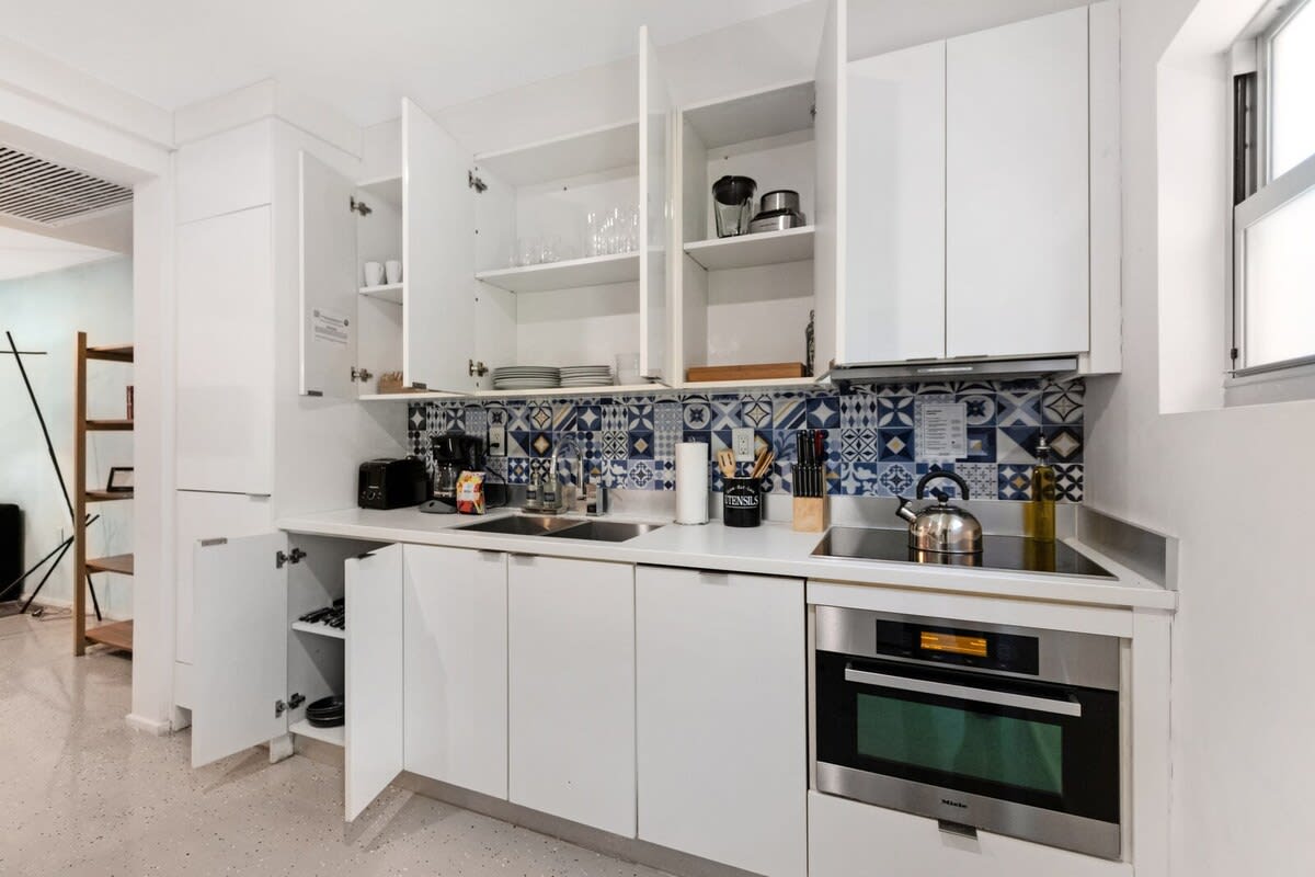 Roami at 250 Collins | Pool | Next to Beach | 2 Bed