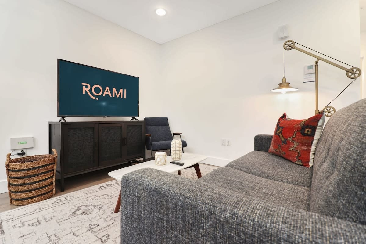 Roami at Bourbon Place | 1 Block to Bourbon St.