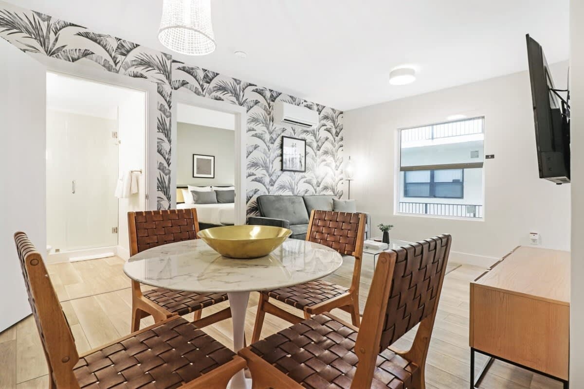 Roami at The Carmela | 1 Block to the Beach |1 Bed