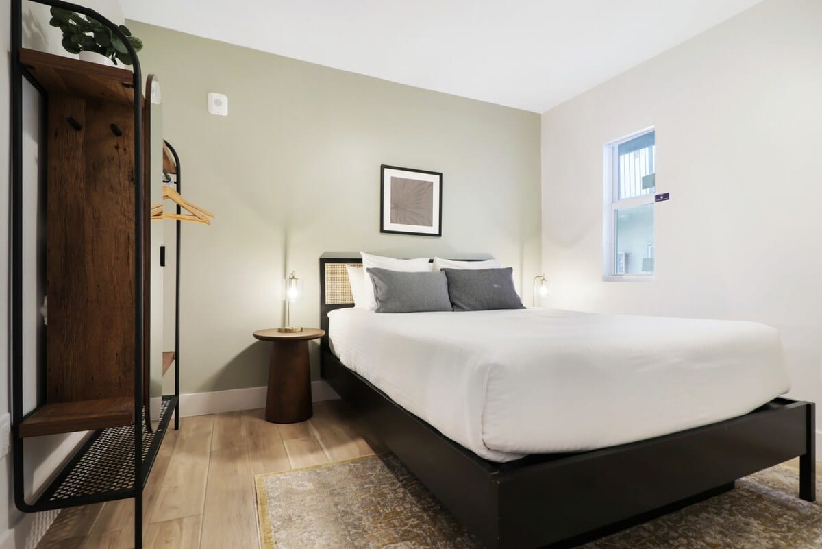 Roami at The Carmela | 1 Block to the Beach |1 Bed