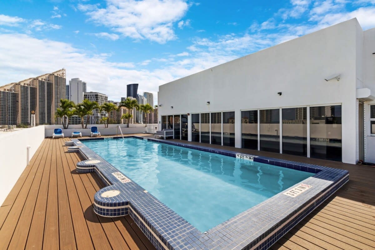 Roami at Sunny Isles | Rooftop Pool | 2 Bedroom