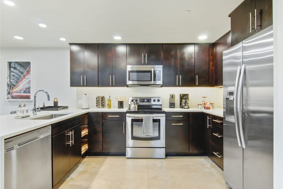 Roami at Motorworks | 2-Story |1 Bed | Superdome